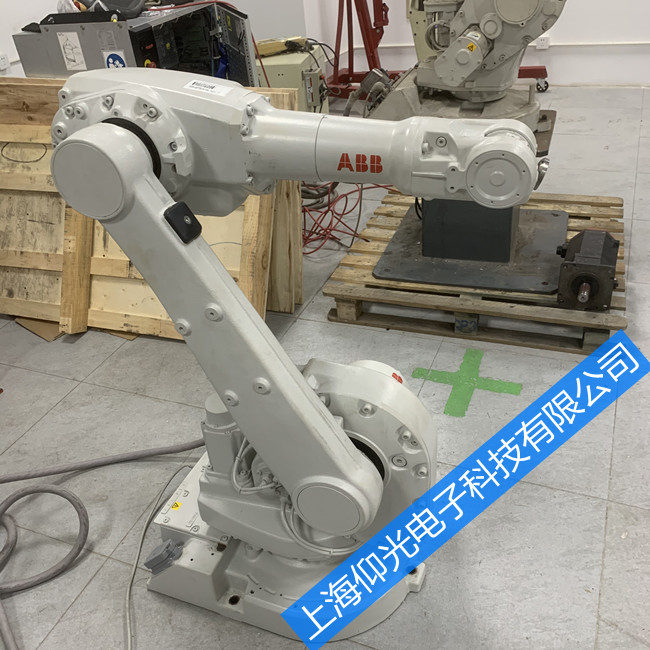 ABB���������й켣�������������Ϸ���ά��