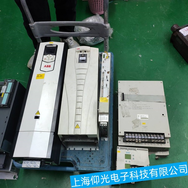 ����ABB������IRB120ϵ�б�Ƶ������ʾ�����������ά�޵绰